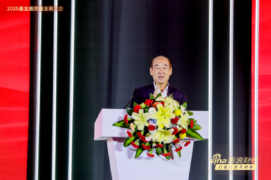 配资机构网 算力VS人力：基金投研进入“双轨进化”时代！