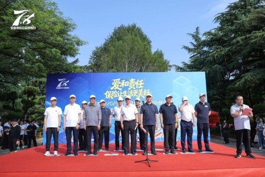 现货配资门户 平安产险济南中心支公司积极参与山东保险业2025泉城公园绿色健步走暨保险科普市集宣传活动